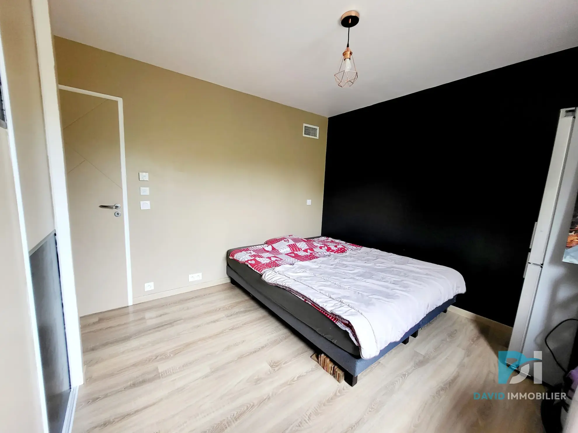Villa à Montblanc de 92 m² avec combles aménagés, proche commodités 