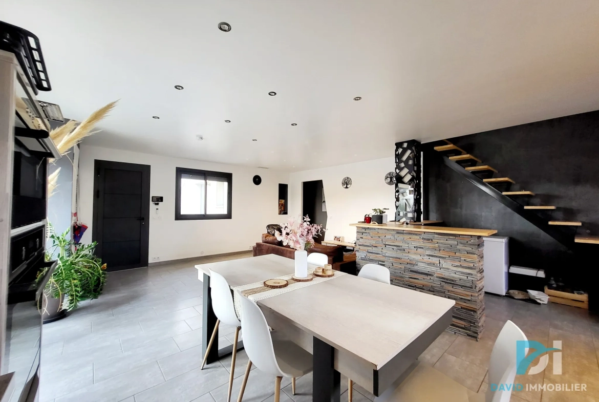 Villa à Montblanc de 92 m² avec combles aménagés, proche commodités 