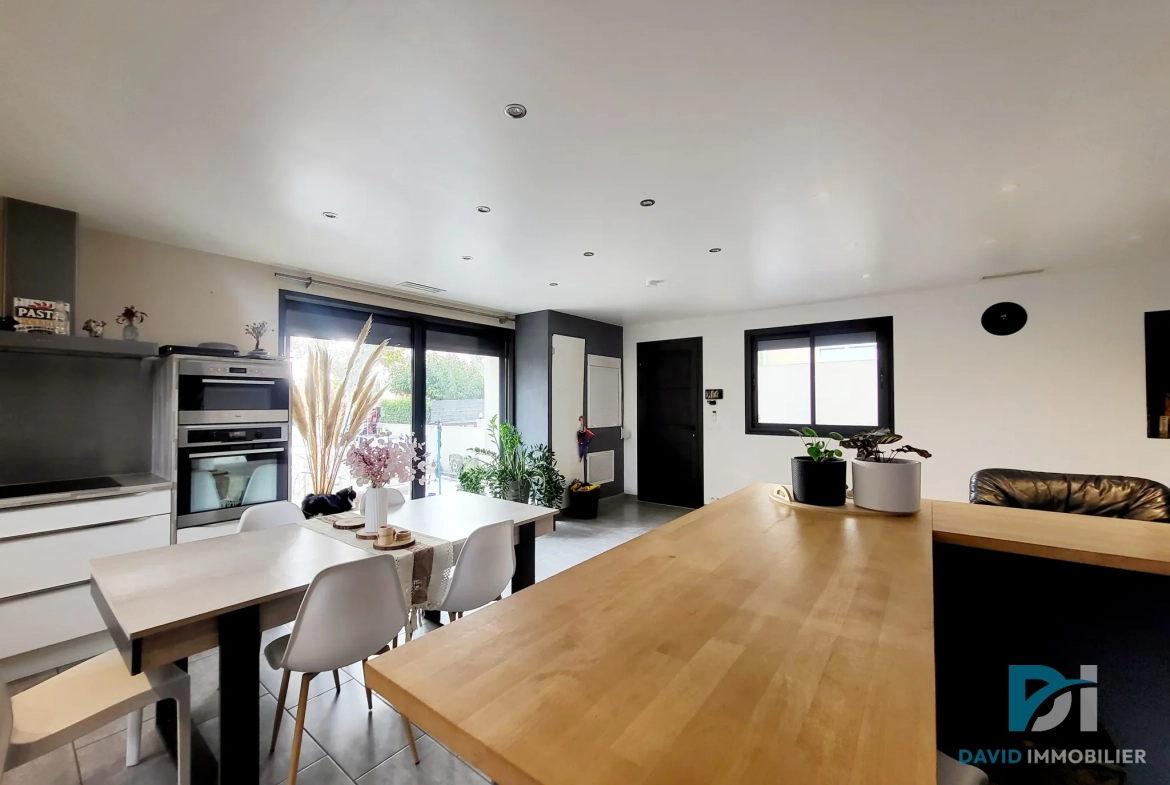 Villa à Montblanc de 92 m² avec combles aménagés, proche commodités 