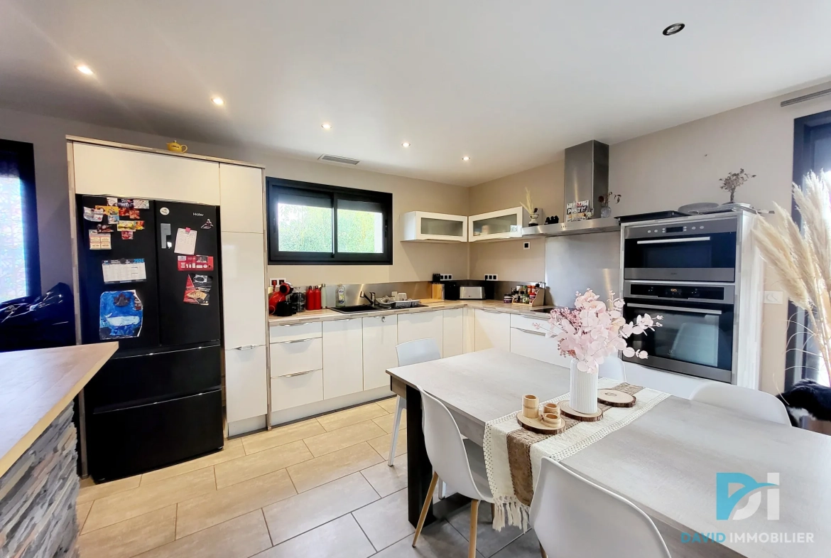 Villa à Montblanc de 92 m² avec combles aménagés, proche commodités 