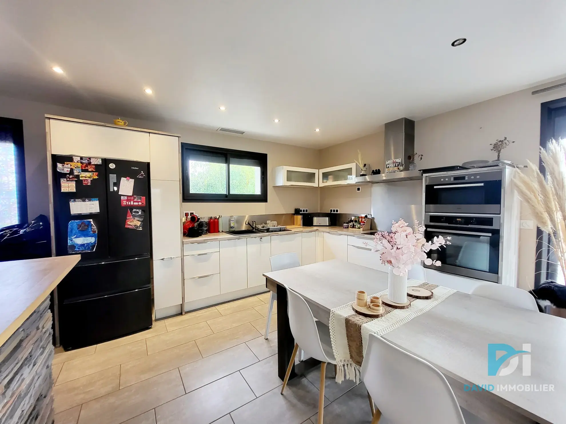 Villa à Montblanc de 92 m² avec combles aménagés, proche commodités 