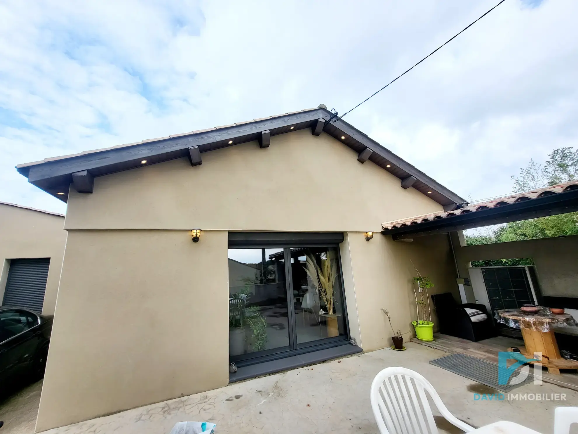 Villa à Montblanc de 92 m² avec combles aménagés, proche commodités 