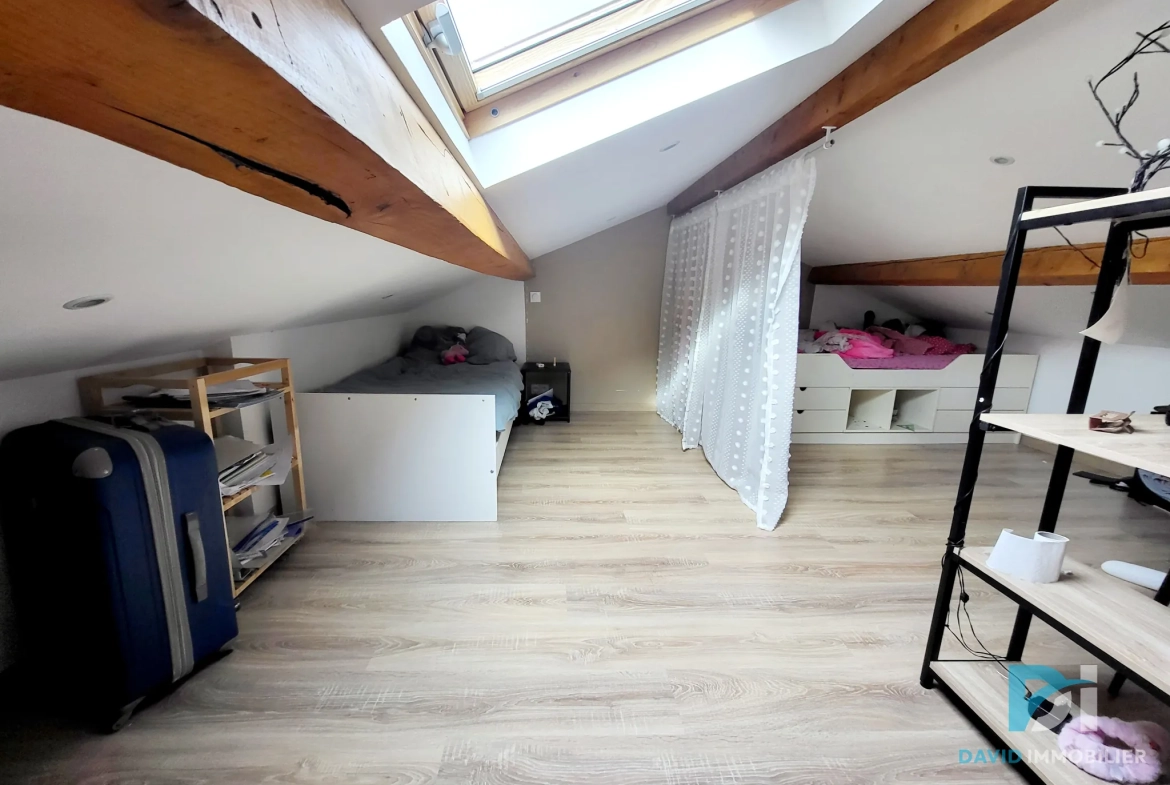 Villa à Montblanc de 92 m² avec combles aménagés, proche commodités 