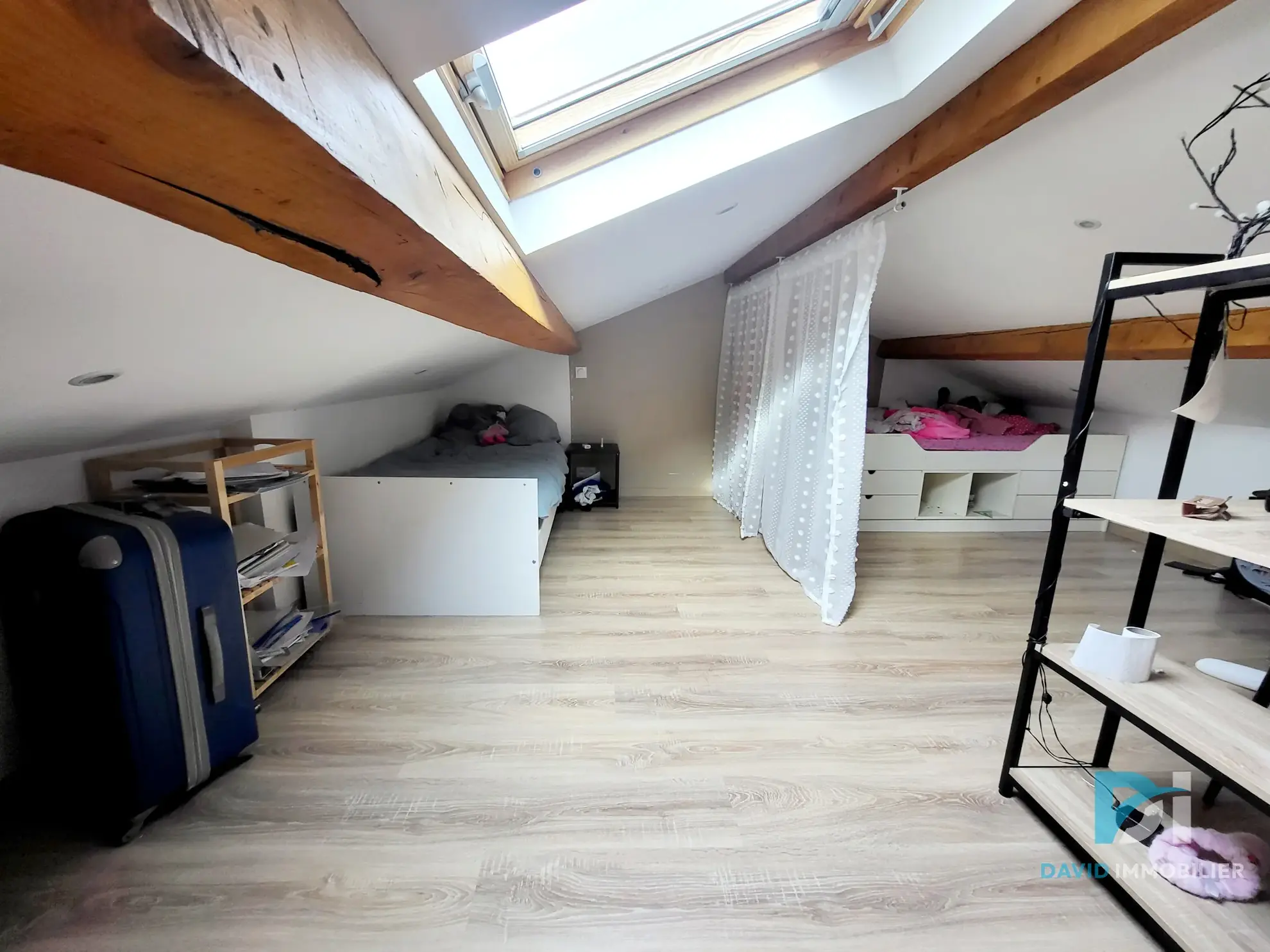 Villa à Montblanc de 92 m² avec combles aménagés, proche commodités 