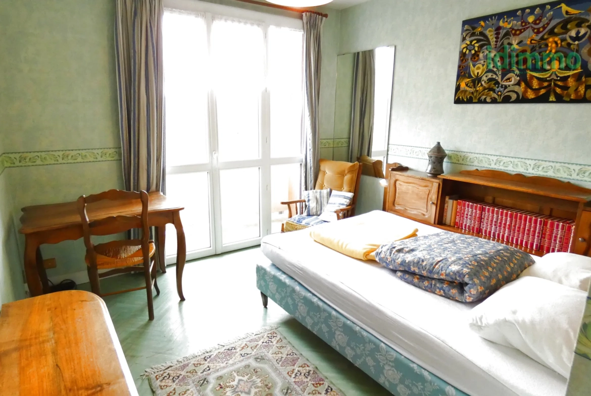 Appartement T4 à Aurillac avec balcon, garage et Vue dégagée 