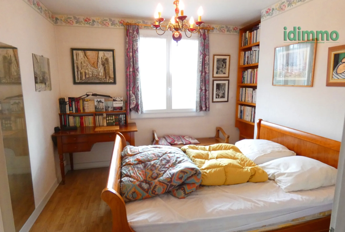 Appartement T4 à Aurillac avec balcon, garage et Vue dégagée 