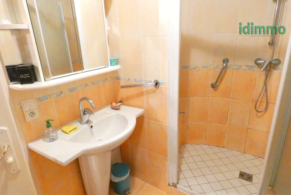 Appartement T4 à Aurillac avec balcon, garage et Vue dégagée 