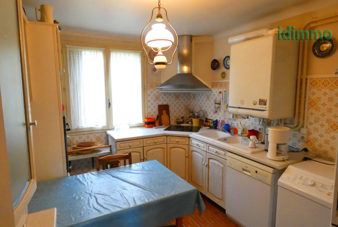 Appartement T4 à Aurillac avec balcon, garage et Vue dégagée 
