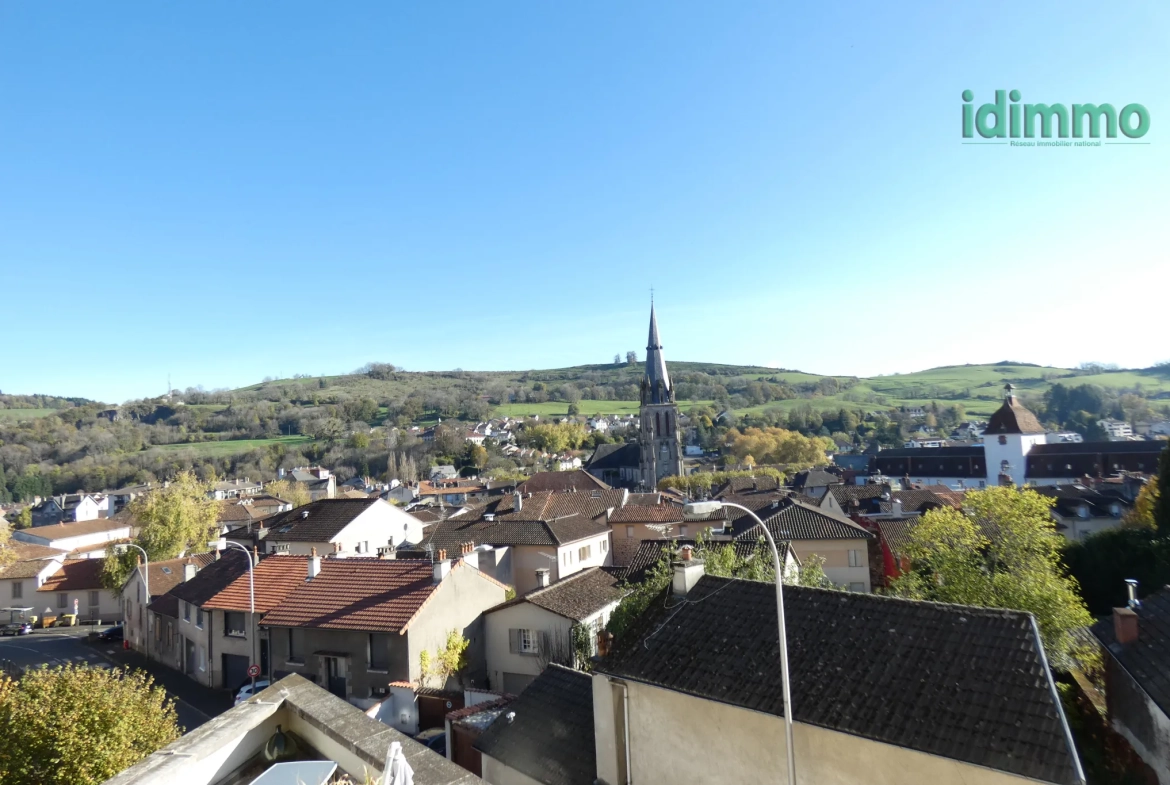 Appartement T4 à Aurillac avec balcon, garage et Vue dégagée 