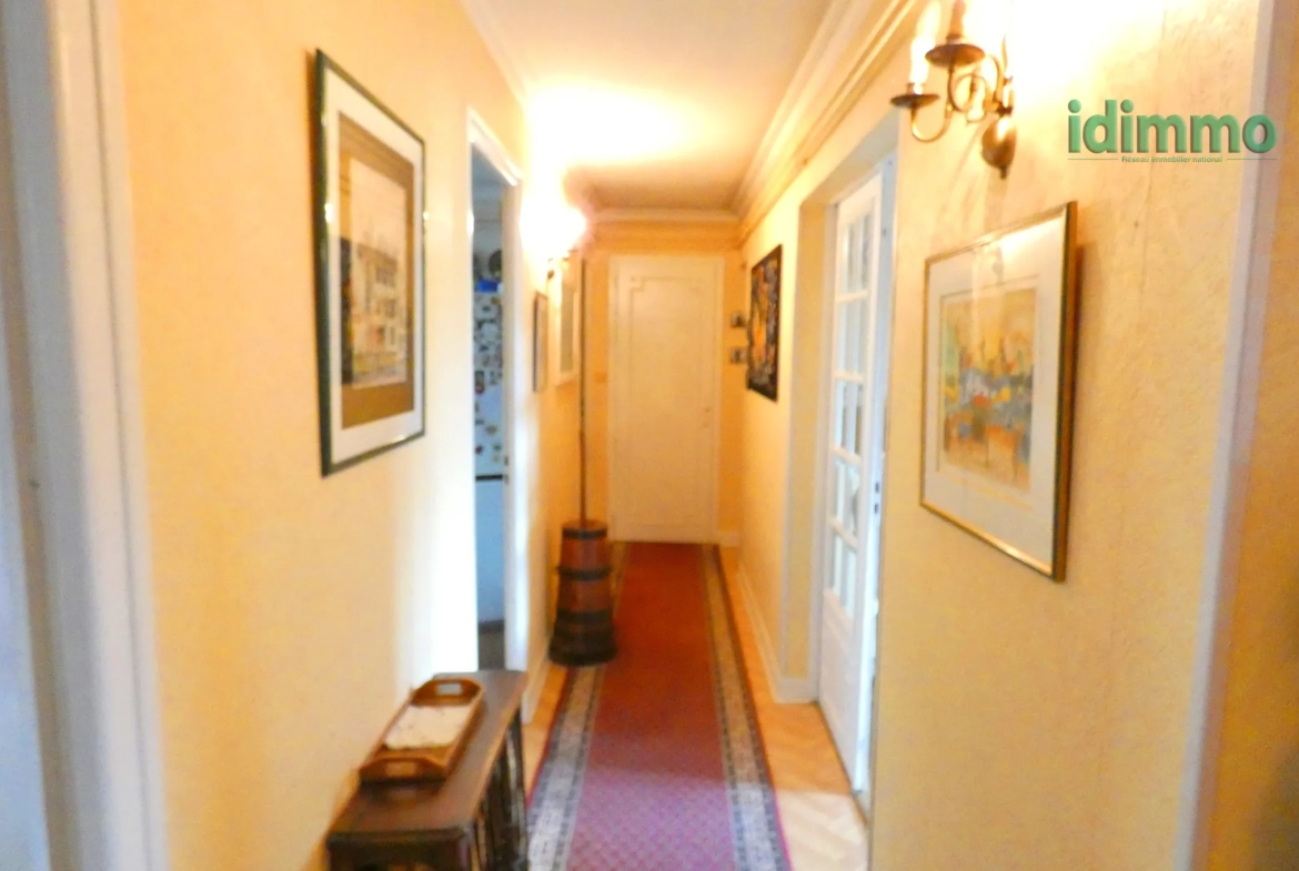 Appartement T4 à Aurillac avec balcon, garage et Vue dégagée 