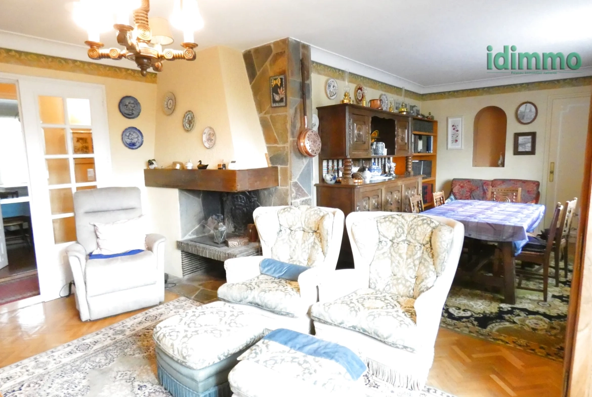 Appartement T4 à Aurillac avec balcon, garage et Vue dégagée 