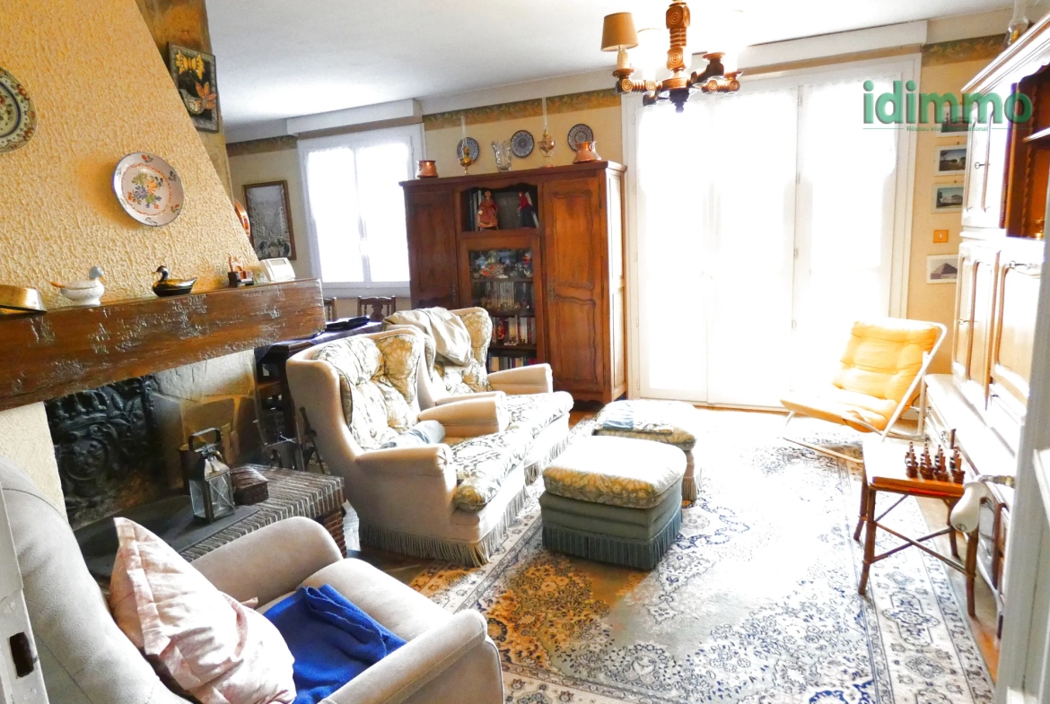 Appartement T4 à Aurillac avec balcon, garage et Vue dégagée 