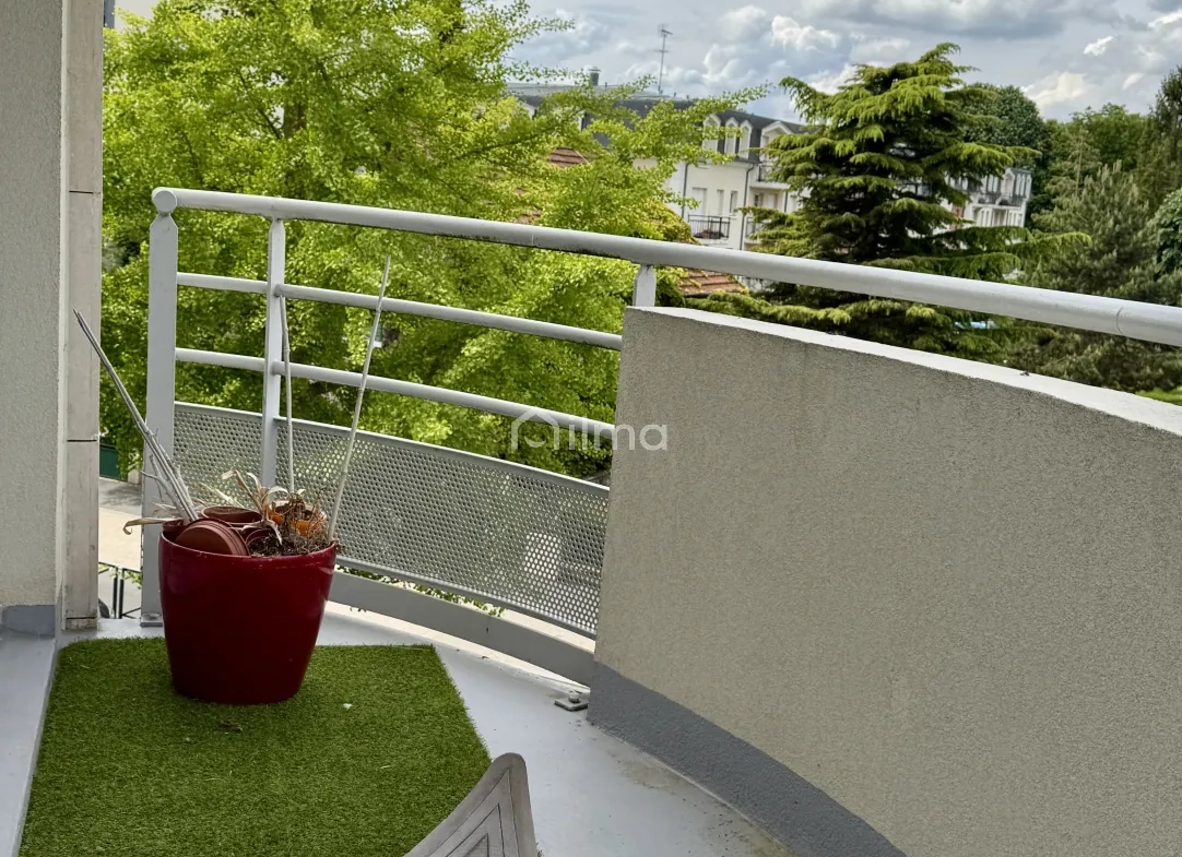 Appartement 4 pièces à vendre au cœur de Meaux avec parking et balcon 