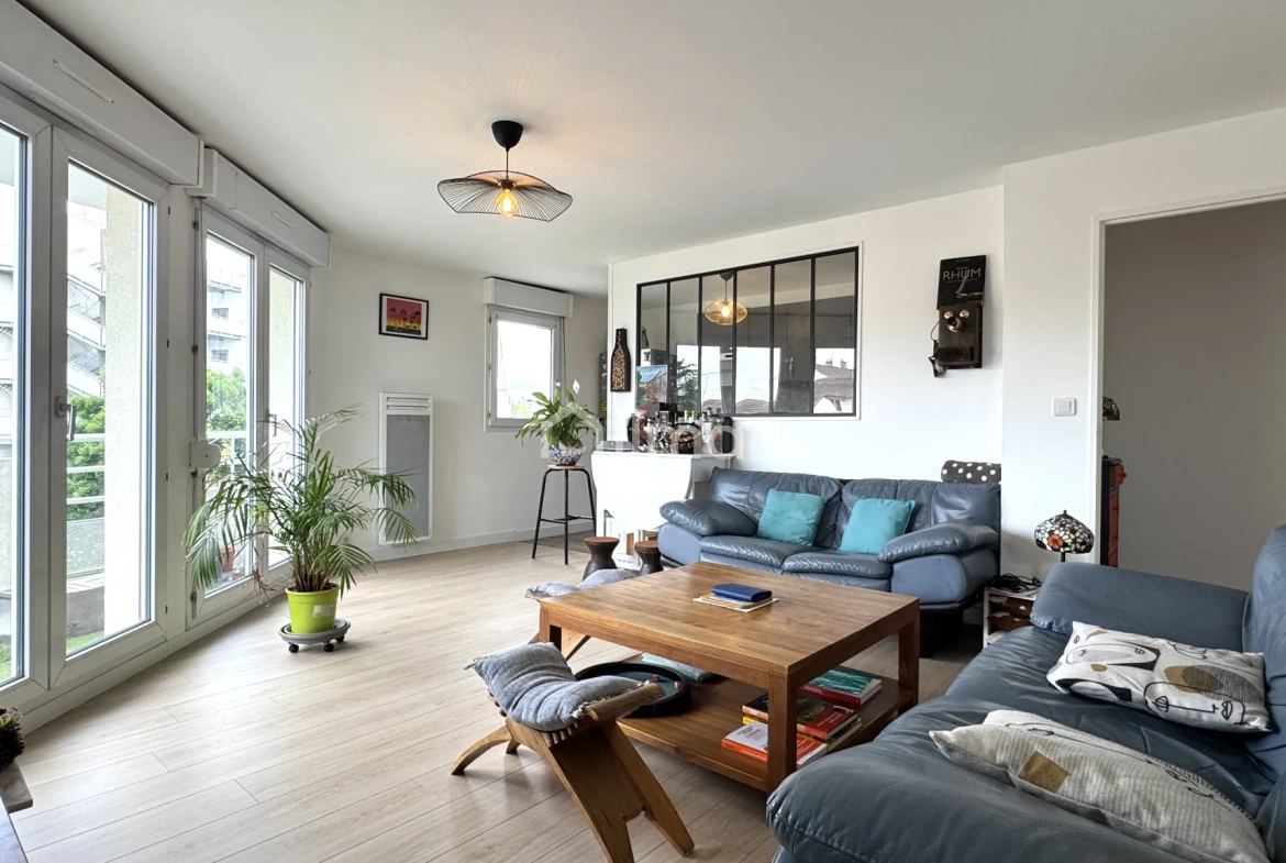 Appartement 4 pièces à vendre au cœur de Meaux avec parking et balcon 