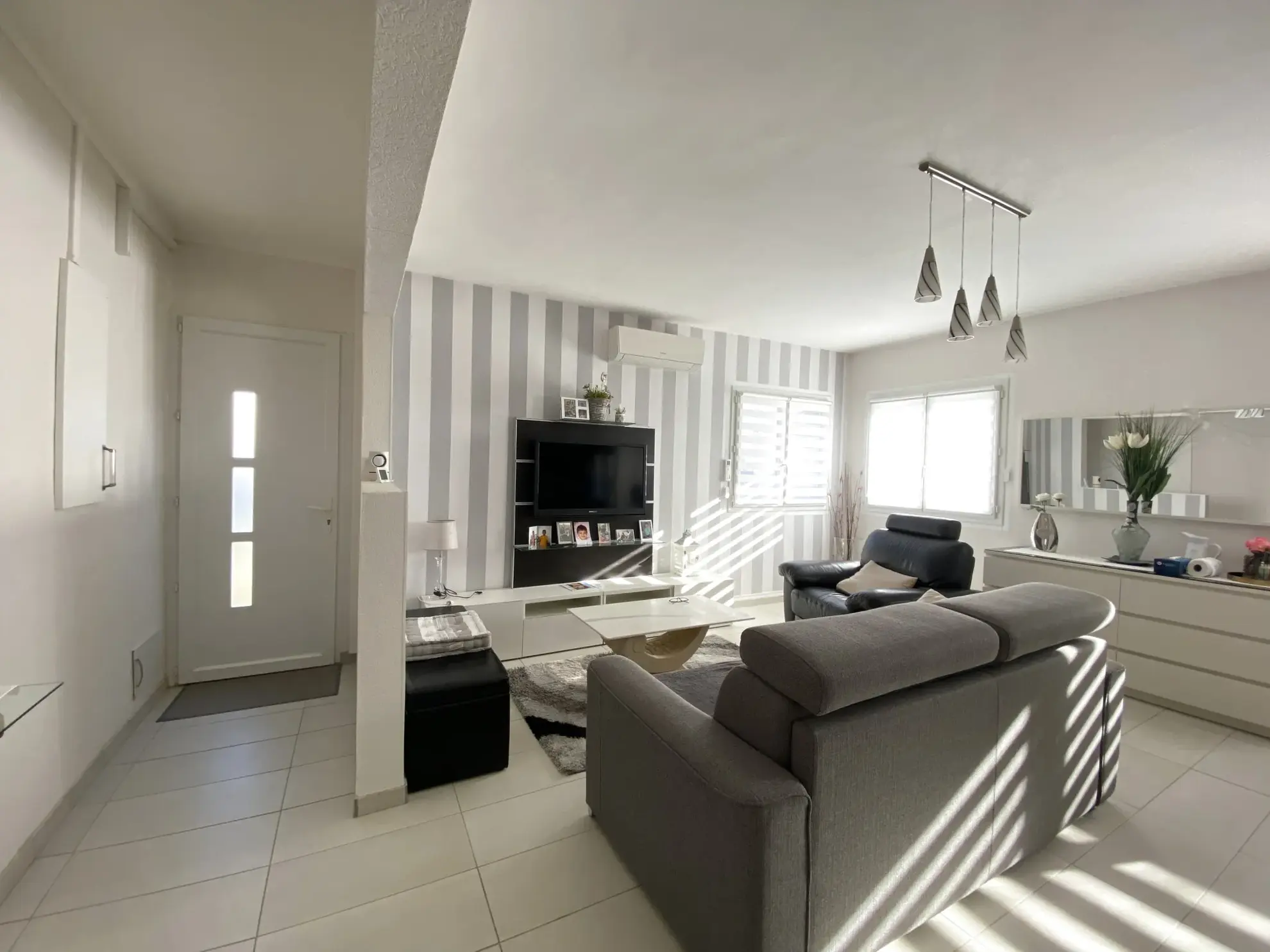Maison 3 pièces avec jardin et stationnements à Vias, centre-ville 