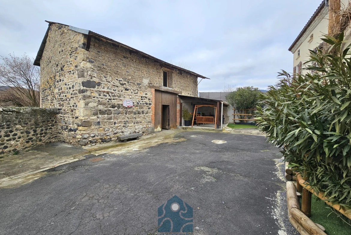 Magnifique maison de charme de 200 m² avec dépendances à Chidrac près d'Issoire 