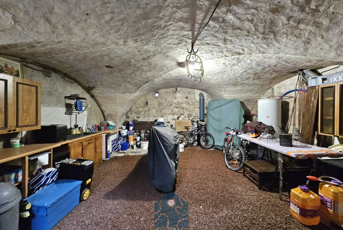Magnifique maison de charme de 200 m² avec dépendances à Chidrac près d'Issoire 