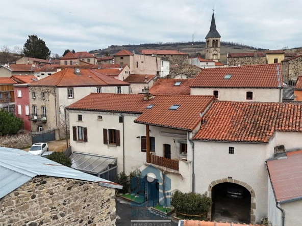 Magnifique maison de charme de 200 m² avec dépendances à Chidrac près d'Issoire 