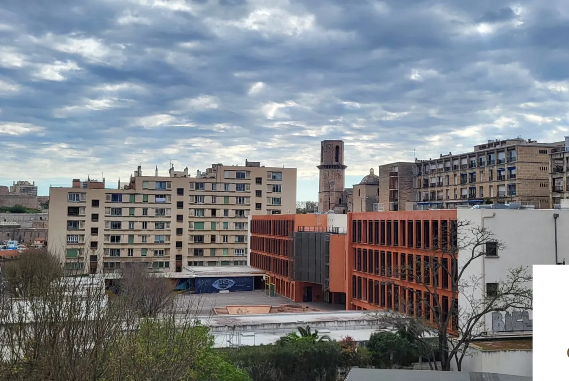 Appartement 3 pièces à vendre à Marseille avec vue sur l’église Saint-Laurent 