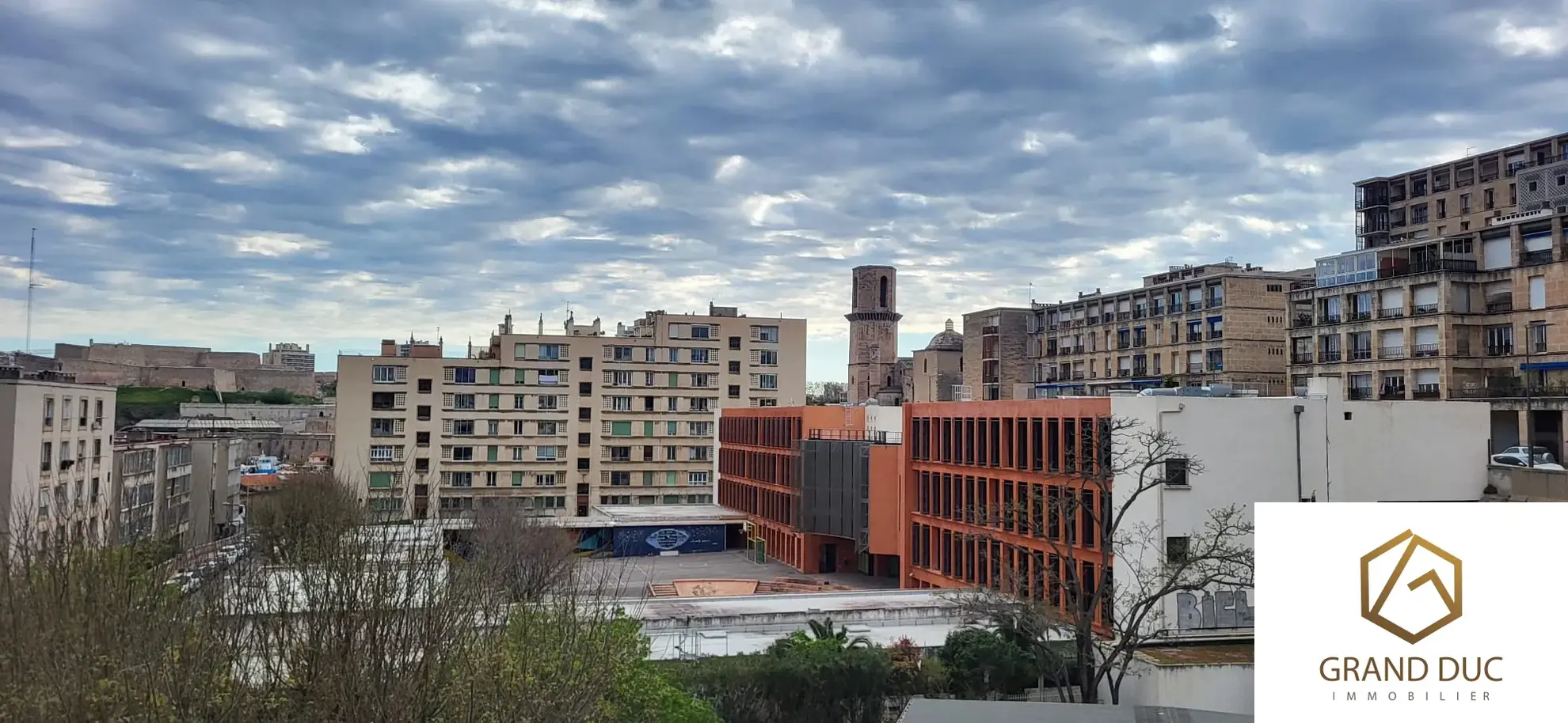 Appartement 3 pièces à vendre à Marseille avec vue sur l’église Saint-Laurent 