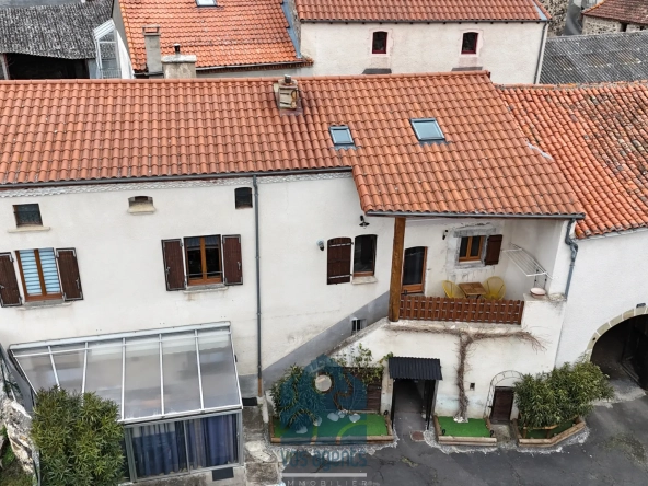 Magnifique maison de charme de 200 m² avec dépendances à Chidrac près d'Issoire 