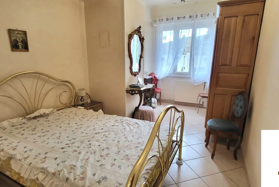 Appartement 3 pièces à vendre à Marseille avec vue sur l’église Saint-Laurent 