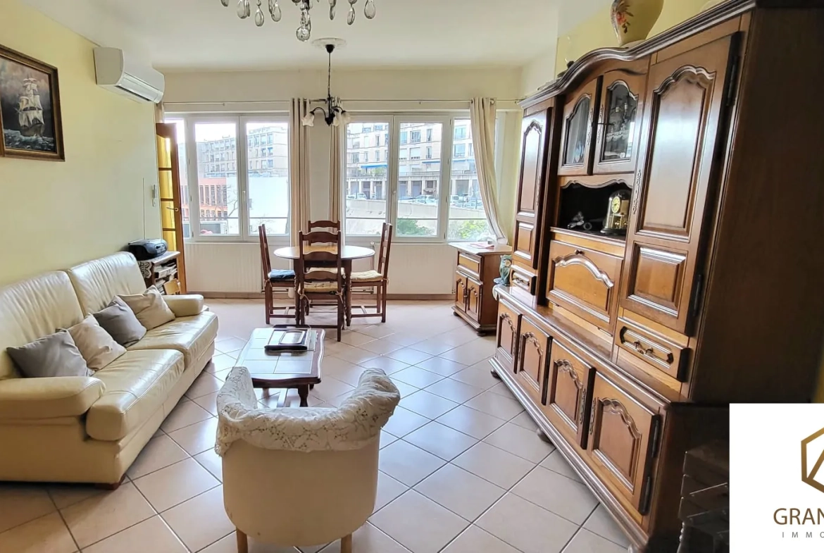 Appartement 3 pièces à vendre à Marseille avec vue sur l’église Saint-Laurent 