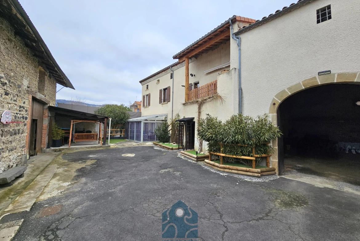 Magnifique maison de charme de 200 m² avec dépendances à Chidrac près d'Issoire 