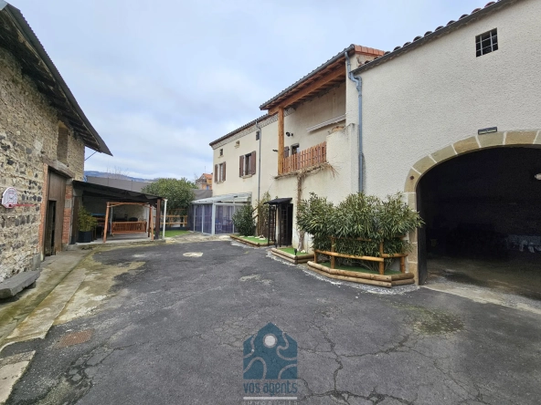 Magnifique maison de charme de 200 m² avec dépendances à Chidrac près d'Issoire 