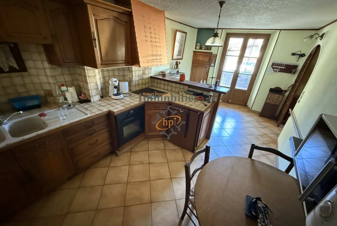 Maison en pierre à vendre à Saint Izaire, Aveyron - 5 chambres, terrasse, village de caractère 