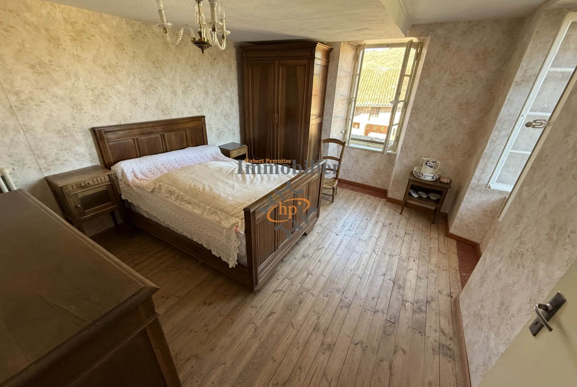 Maison en pierre à vendre à Saint Izaire, Aveyron - 5 chambres, terrasse, village de caractère 
