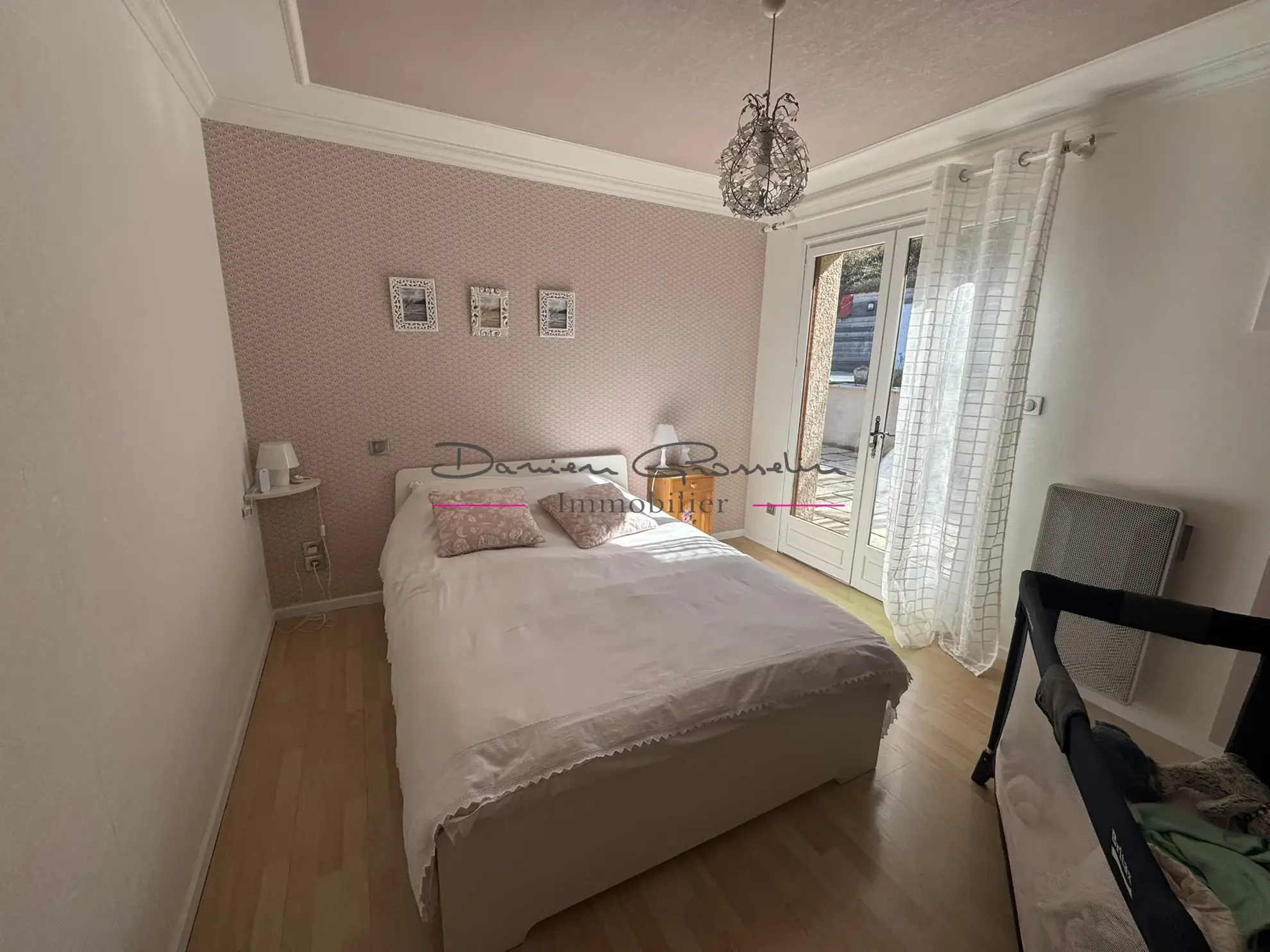 Maison de 200m² avec piscine à Thizy-les-Bourgs - Charme et confort 