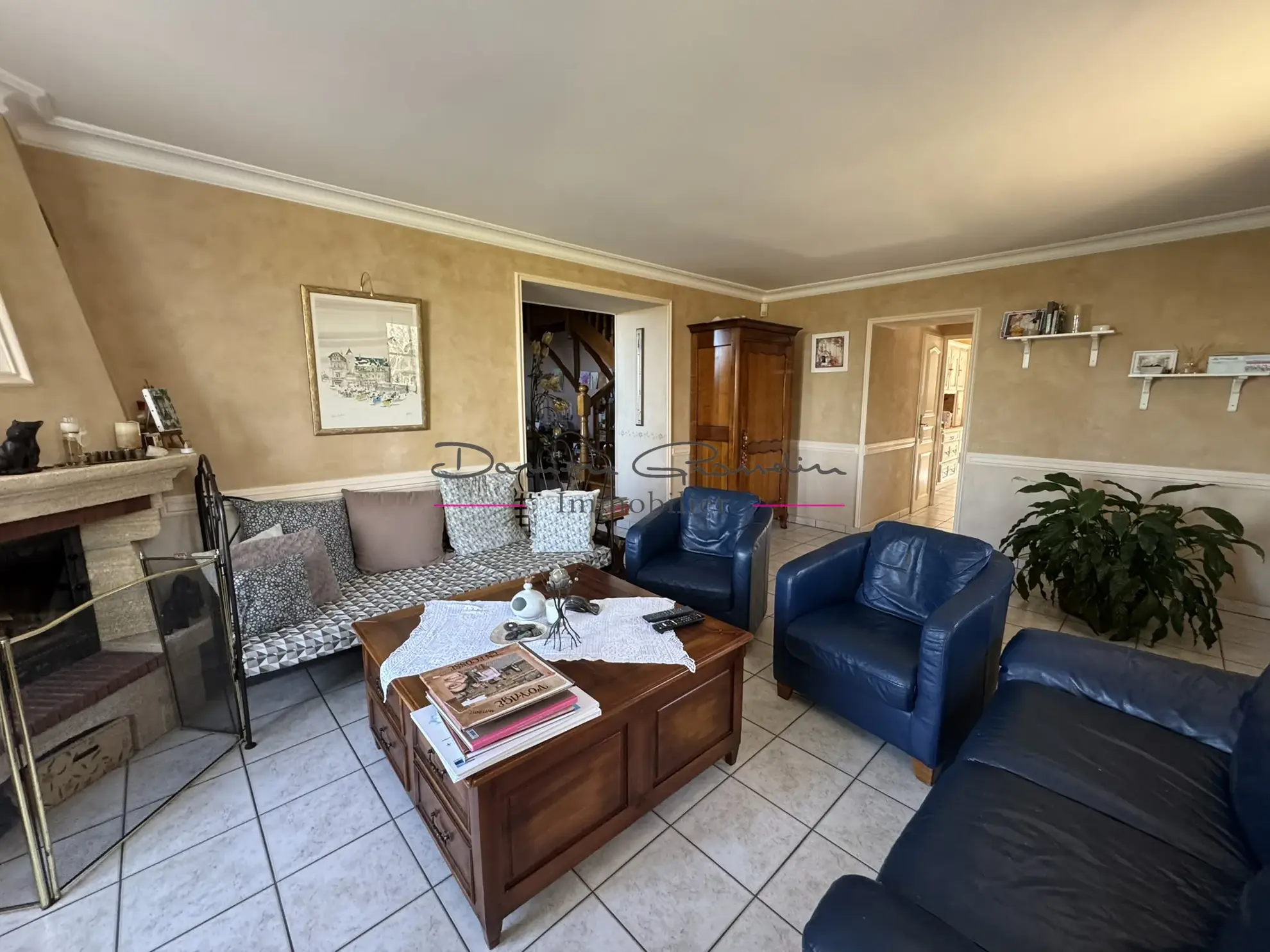 Maison de 200m² avec piscine à Thizy-les-Bourgs - Charme et confort 