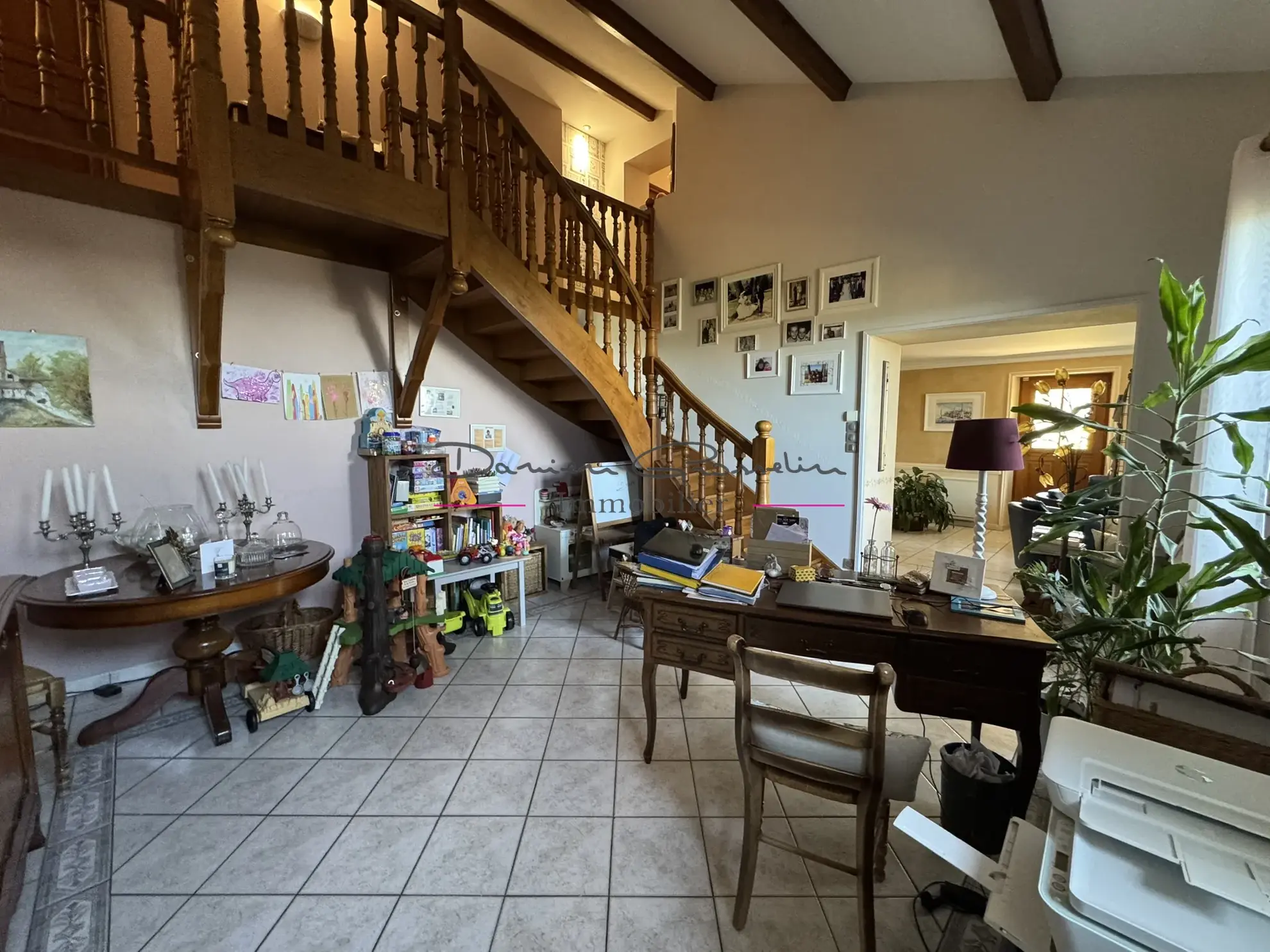 Maison de 200m² avec piscine à Thizy-les-Bourgs - Charme et confort 