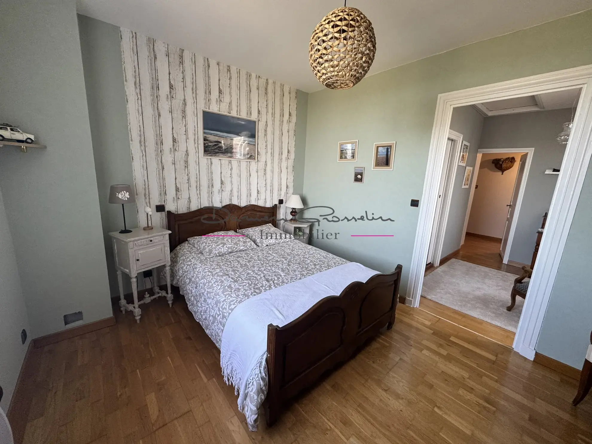 Maison de 200m² avec piscine à Thizy-les-Bourgs - Charme et confort 