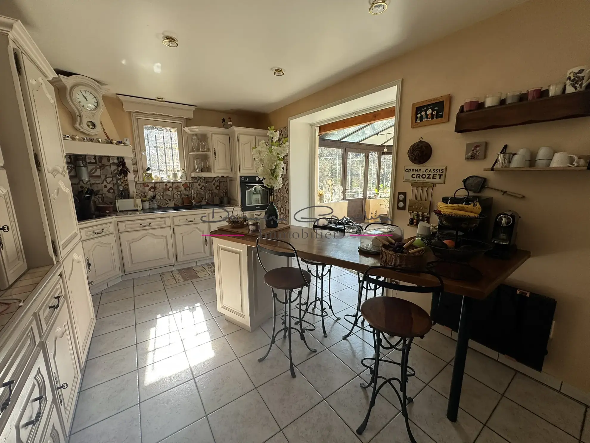 Maison de 200m² avec piscine à Thizy-les-Bourgs - Charme et confort 