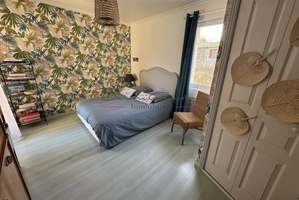 Maison de 200m² avec piscine à Thizy-les-Bourgs - Charme et confort 