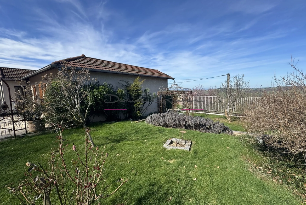 Maison de 200m² avec piscine à Thizy-les-Bourgs - Charme et confort 
