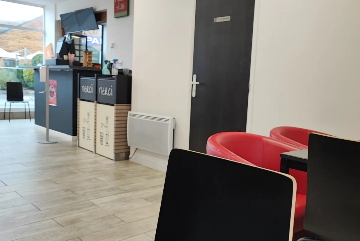 Local commercial rénové de 76m² à Vierzon, bail en cours 