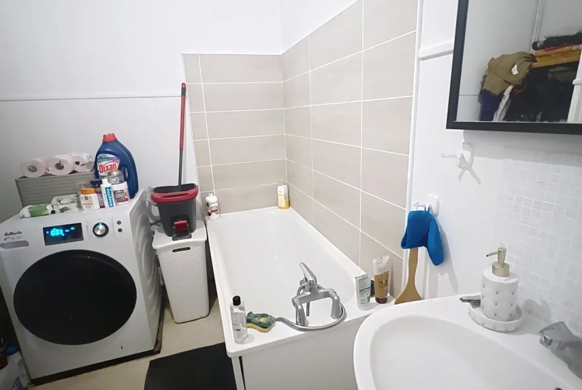 Bel appartement T2 rénové de 50 m² à Tourcoing avec cave et ascenseur 