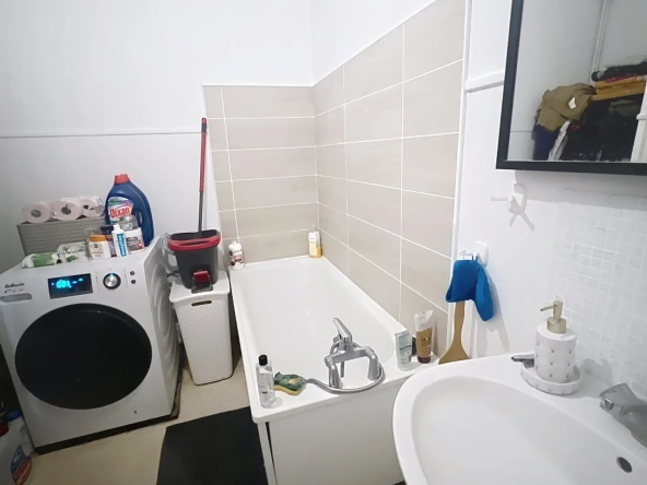 Bel appartement T2 rénové de 50 m² à Tourcoing avec cave et ascenseur 