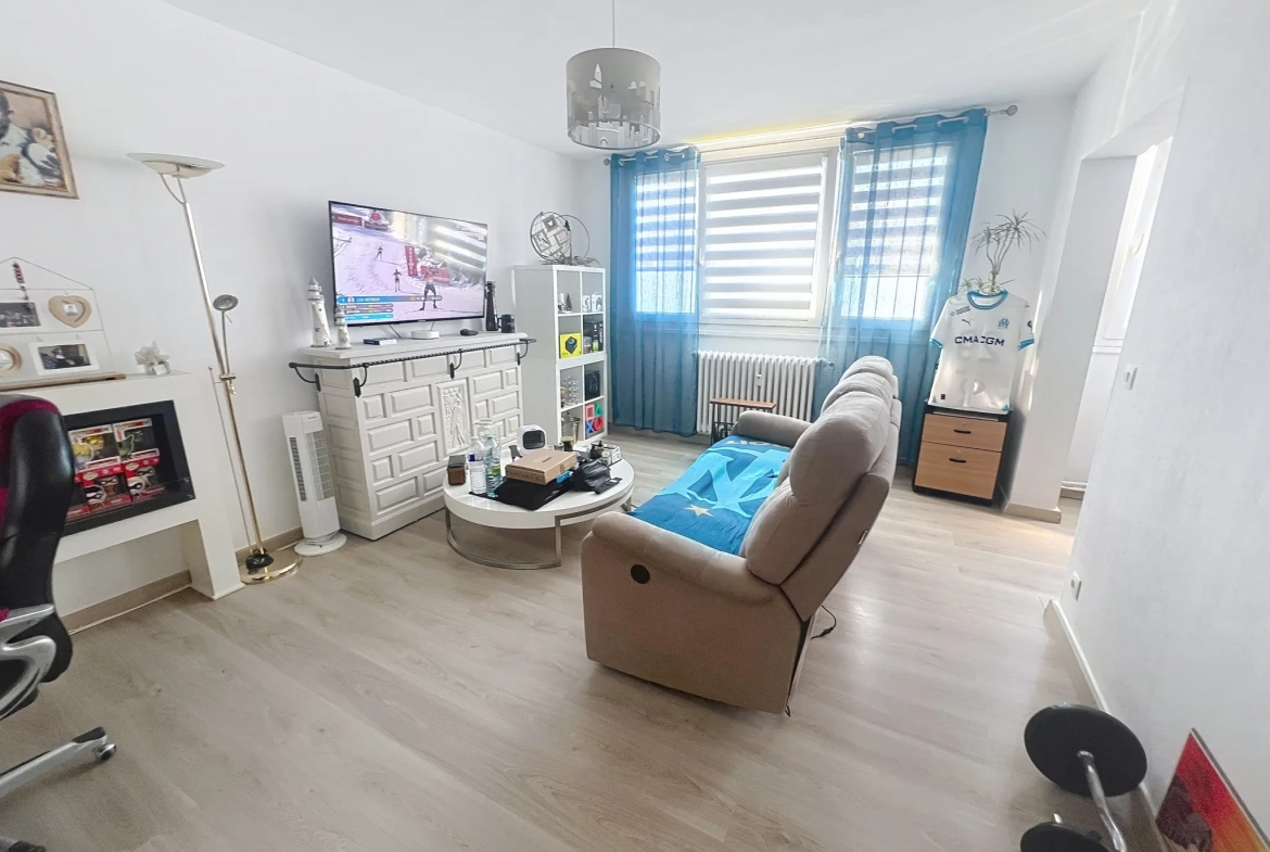 Bel appartement T2 rénové de 50 m² à Tourcoing avec cave et ascenseur 