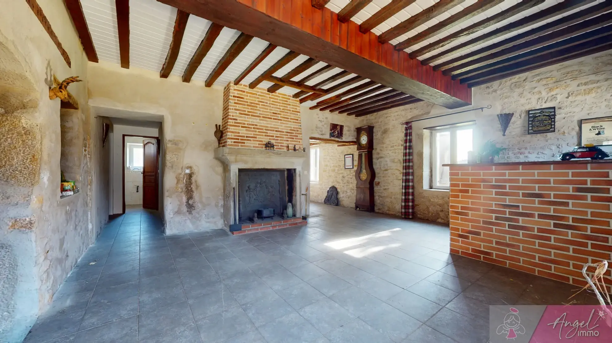 Belle maison en pierre de 264 m² à Tassenières avec grand terrain 