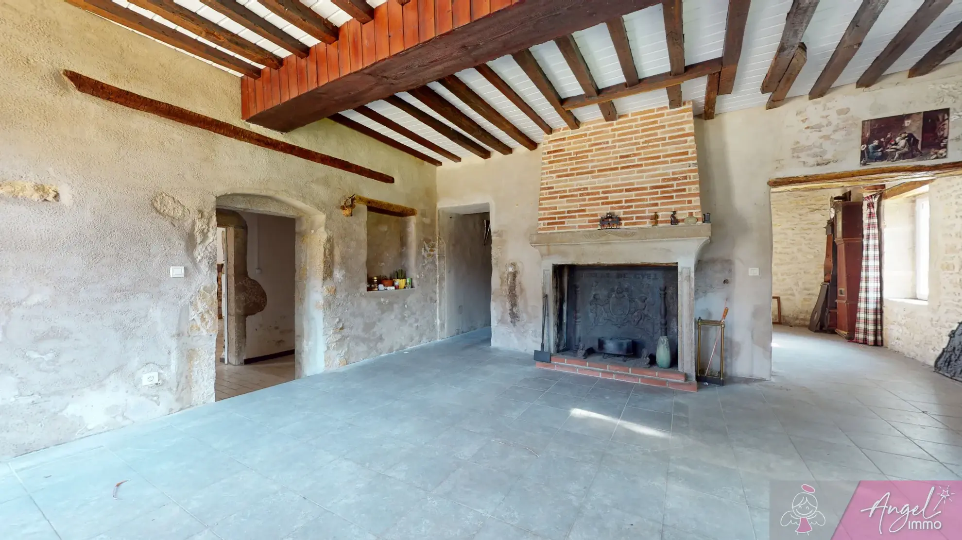 Belle maison en pierre de 264 m² à Tassenières avec grand terrain 