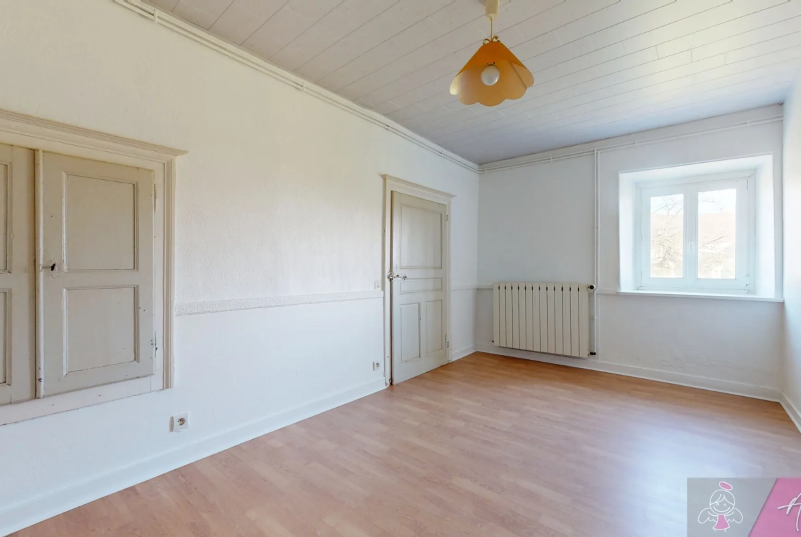 Belle maison en pierre de 264 m² à Tassenières avec grand terrain 