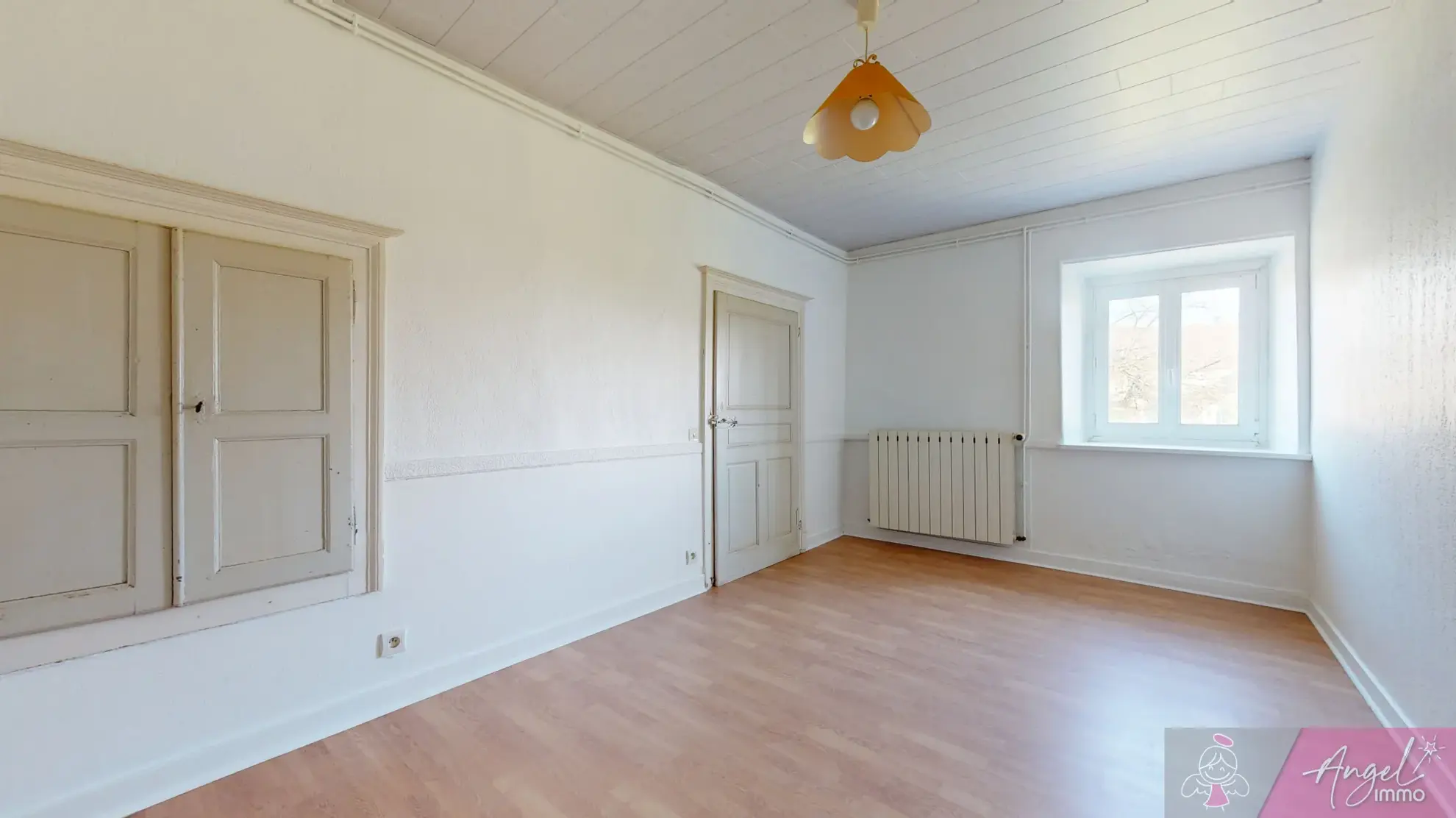 Belle maison en pierre de 264 m² à Tassenières avec grand terrain 