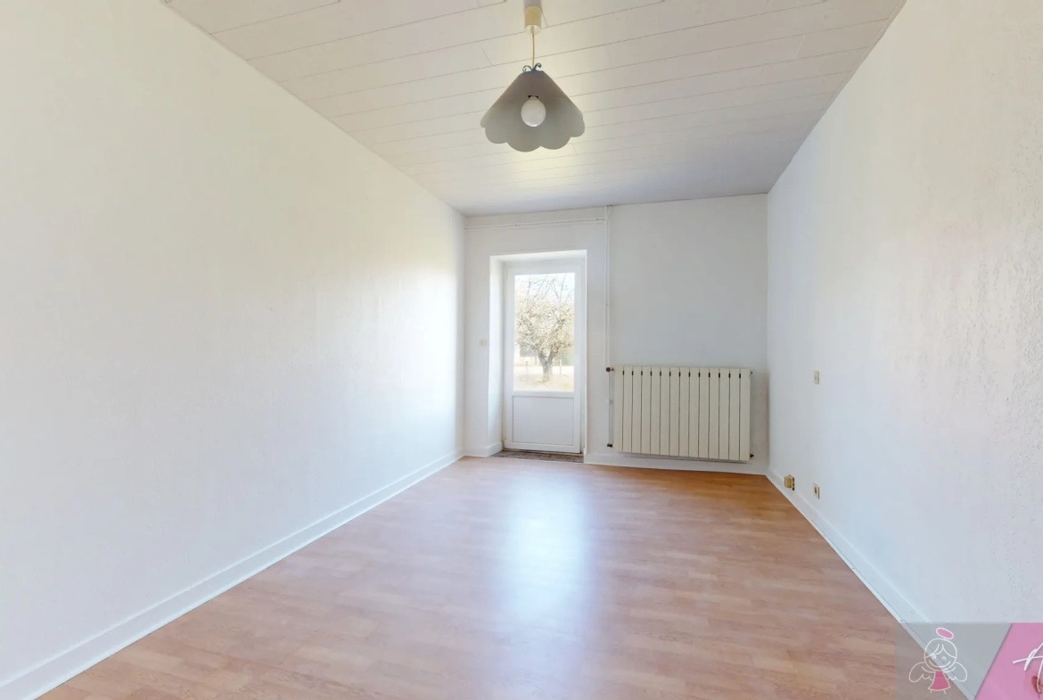 Belle maison en pierre de 264 m² à Tassenières avec grand terrain 