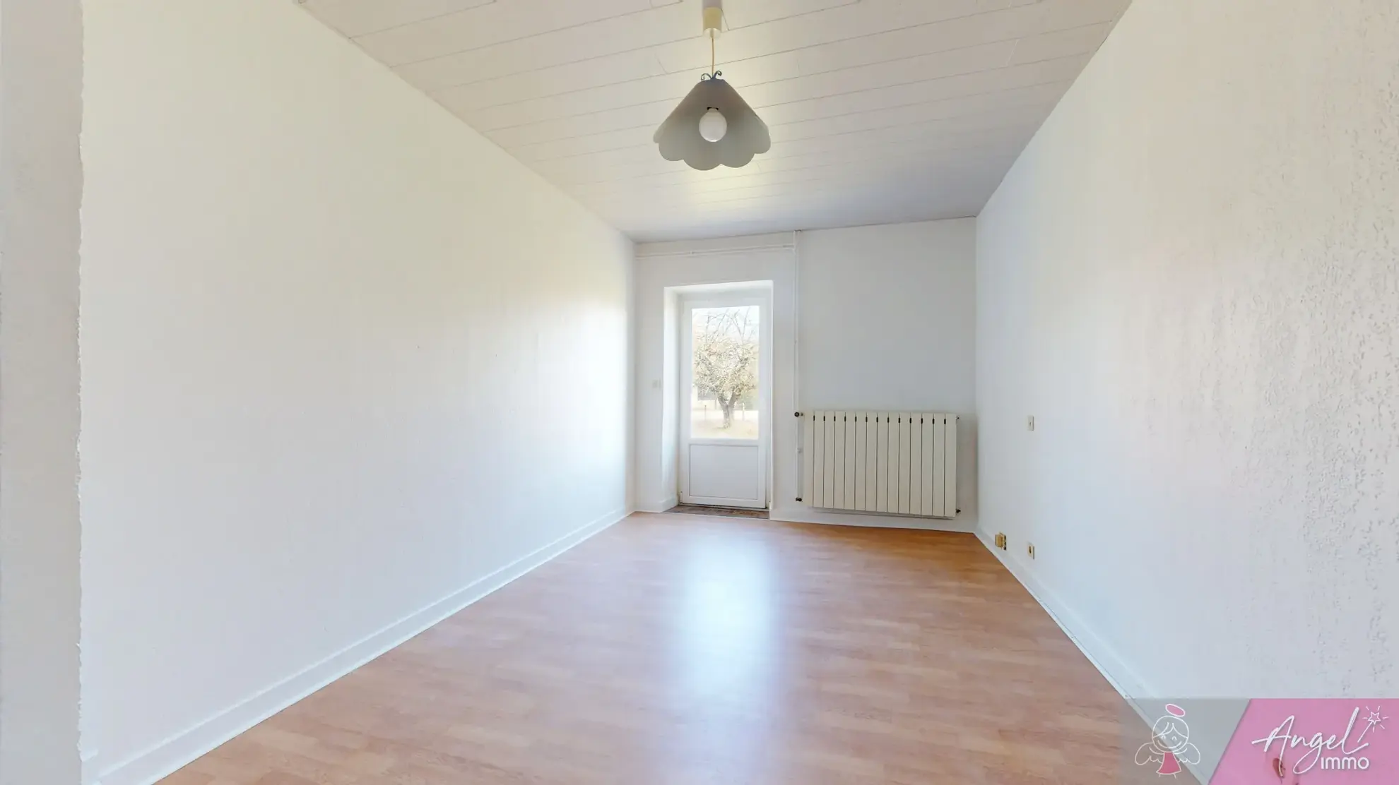 Belle maison en pierre de 264 m² à Tassenières avec grand terrain 