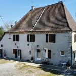 Belle maison en pierre de 264 m² à Tassenières avec grand terrain
