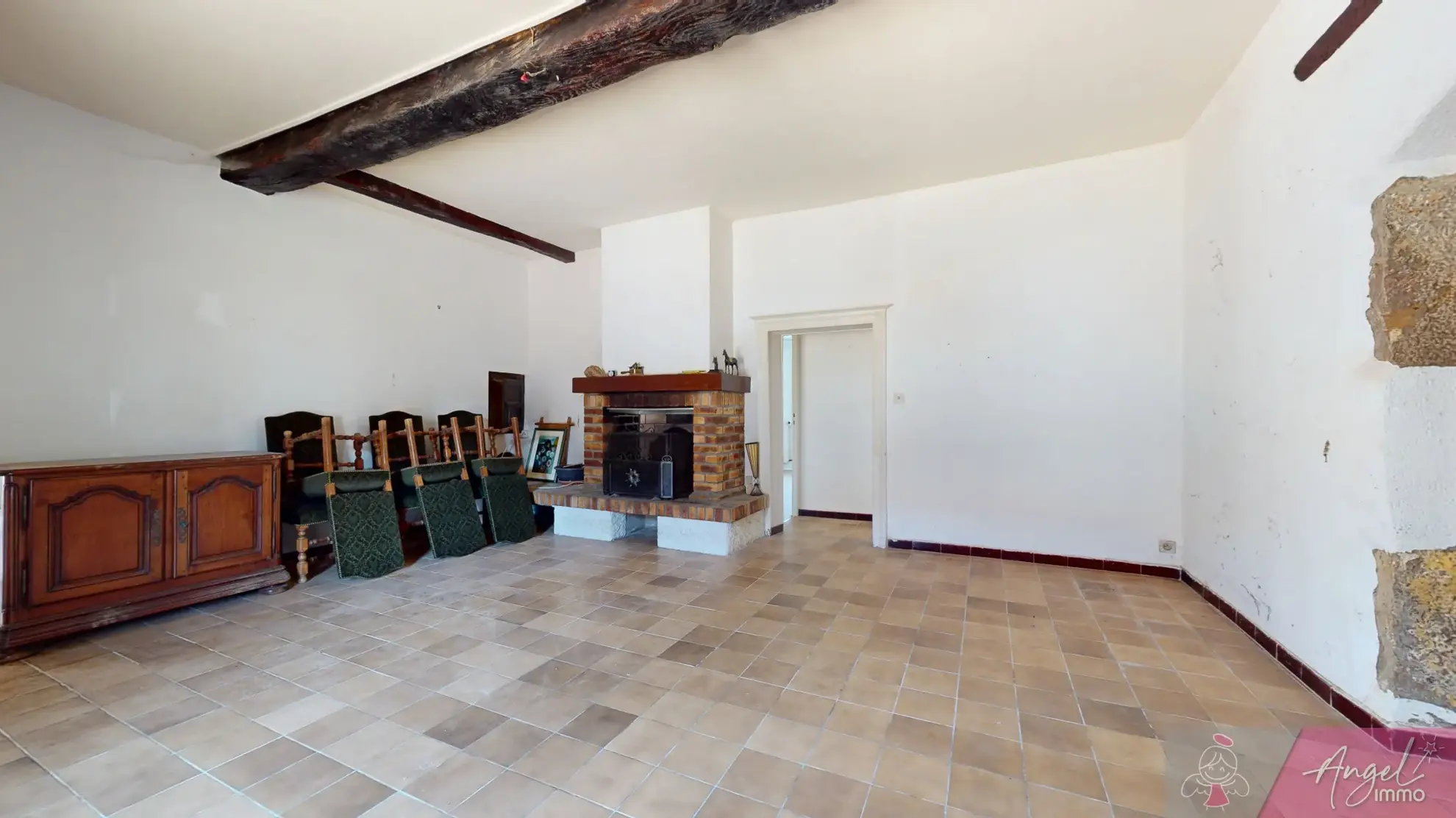 Belle maison en pierre de 264 m² à Tassenières avec grand terrain 